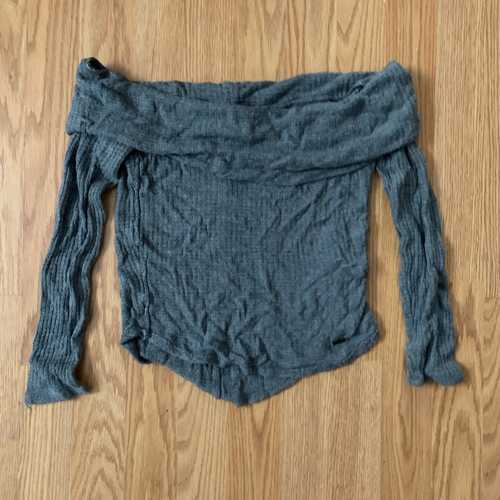 size small hollister off the shoulder sweater